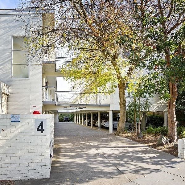 Neat and tidy studio apartment - Photo 1