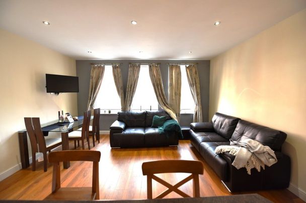 3 bedroom Flat in Flat 3, Leeds - Photo 1