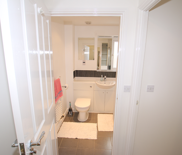 2 Bedroom Detached Apartment in Bromley - Photo 6