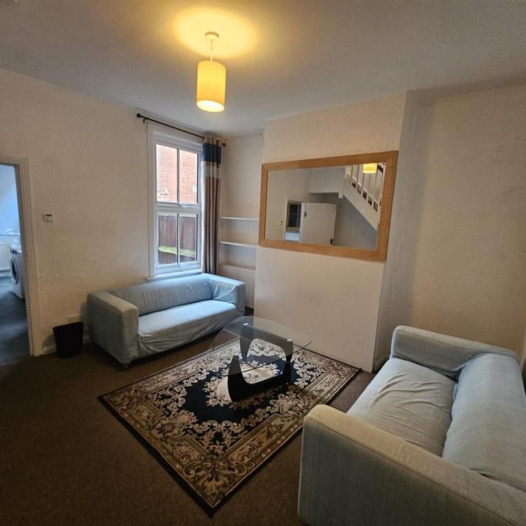 4 bedroom semi-detached house to rent - Photo 1