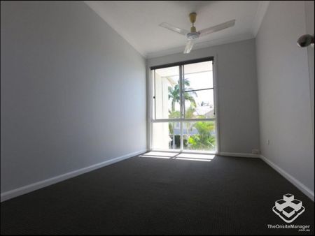 Unbeatable Location: Waterfront Townhouse in Mermaid Waters - Photo 3