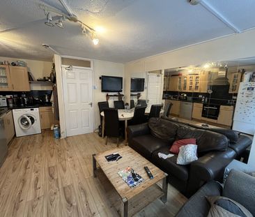 Room in a Shared House, Penrith Close, SW15 - Photo 5
