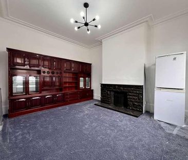 Lambourne Road, Chigwell, IG7 - Photo 2