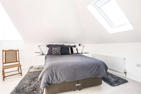 A beautifully presented two bedroom duplex apartment located in the village area of Tunbridge Wells. - Photo 4