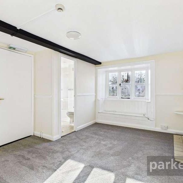 Station Road, Brize Norton, Carterton, Oxfordshire, OX18 - Photo 1