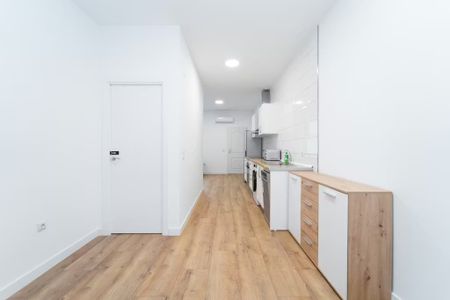 Calle de Tracia, Madrid, Community of Madrid 28037 - Photo 4