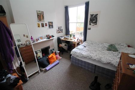 6 bedroom terraced house to rent - Photo 4