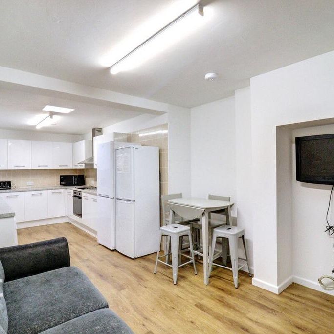 1 bedroom in a house share to rent - Photo 1