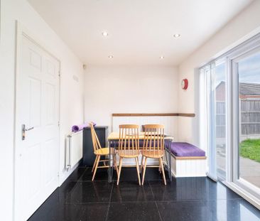 3 bedroom end of terrace house to rent - Photo 4