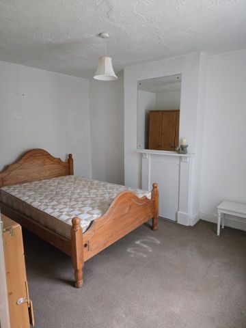 Room in a Shared House, Russell Street, LU1 - Photo 4