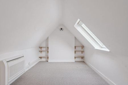 3 bedroom character property to rent - Photo 5