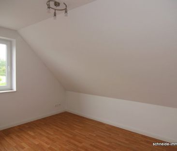 Schöne 3-Zimmer-Dachgeschoss-Wohnung mit Balkon im Zweifamilienhaus - Foto 3