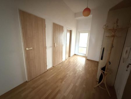 Pronájem bytu 3+1 81 m2 - Fotografie 2