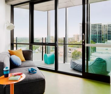 2 Bedroom Apartment - Balcony - Photo 4