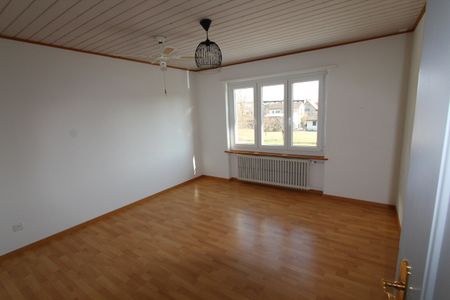 Zu vermieten: 3.5-Zi.-Wohnung mit eigener Waschmaschine und Balkon, Friedhofstrasse 15 in Grenchen - Photo 3