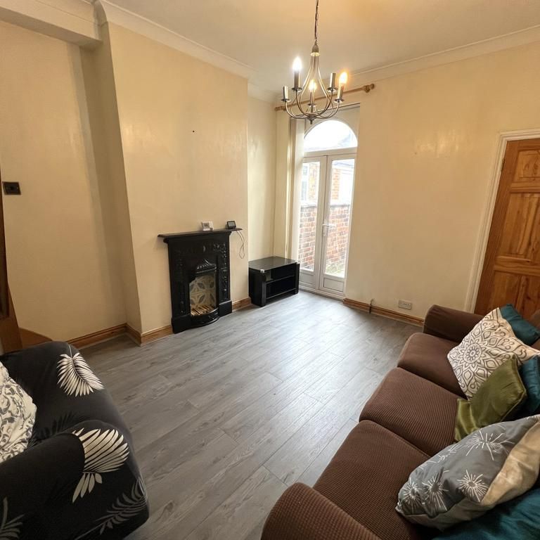 2 bedroom terraced house to rent - Photo 1