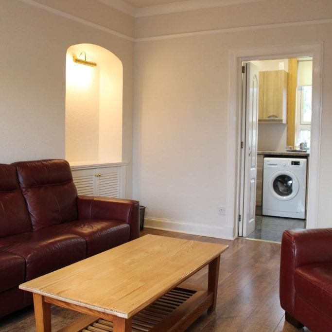 2 bed flat for rent in Priestfield - Photo 1