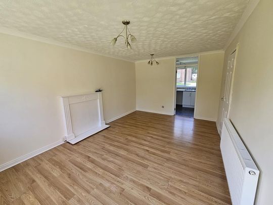 3 bedroom flat to rent - Photo 1
