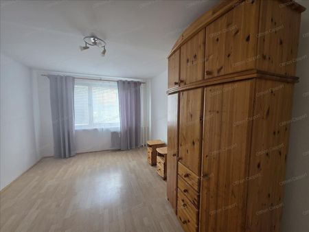 Kiadó jó állapotú panel lakás - Budapest XV. kerület - Fotó 3