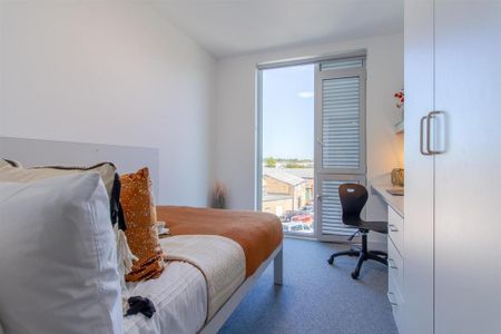 1 bedroom in a flat share to rent - Photo 3
