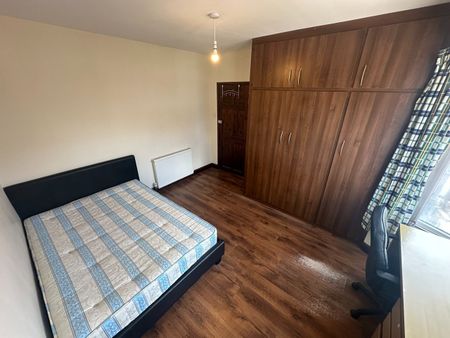 4 Bed Semi-Detached House, Bonnington Road, LE2 - Photo 4