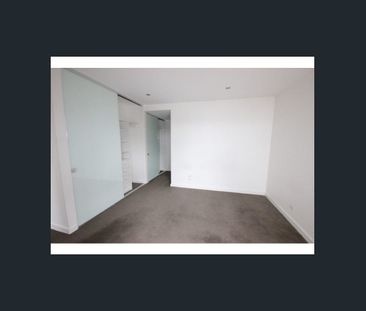 Bigger Than the Rest! - Photo 2