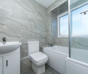 RBAOD LANE CLOSE BRAMLEY LEEDS LS13 2UD - Photo 3