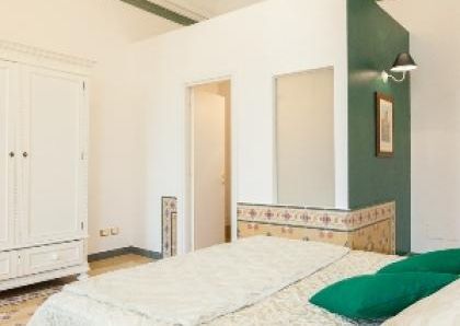 Center-Historic Jewish Quarter: Elegant apartment situated in beautiful Palazzo Nobiliare. Entrance, spacious living with original wood frescoed ceilings, large modern dining and kitchen, 4 bedrooms, 4 Baths, small terrace. #1527