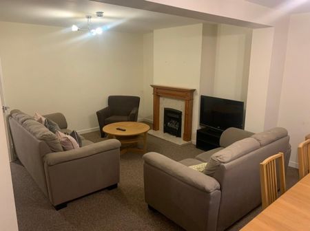 6 bedroom house to rent - Photo 3