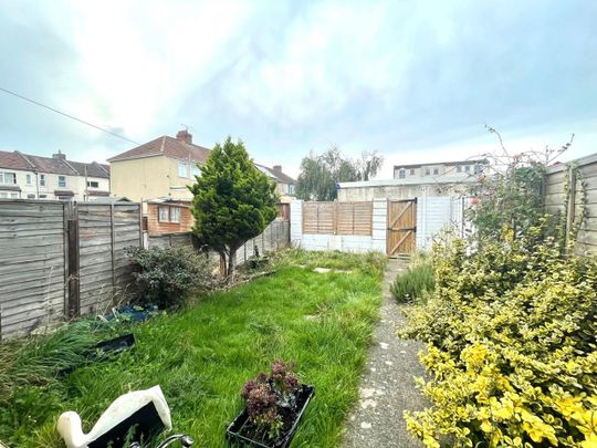2 Bed Terraced House, Freshland Way, BS15 - Photo 1