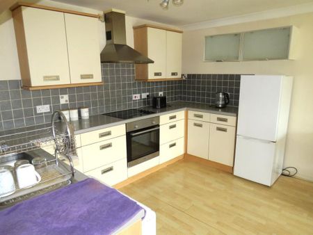 2 bedroom flat to rent - Photo 2