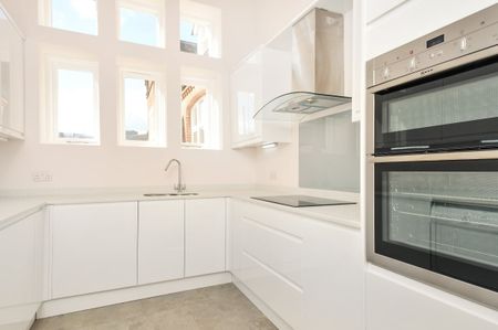 2 bedroom mews to rent - Photo 4