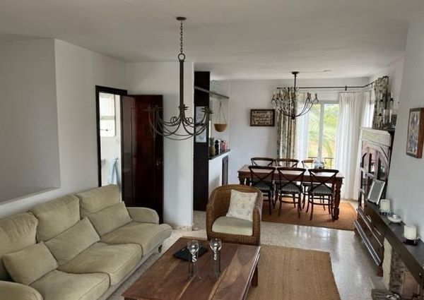 Beautiful two-bedroom townhouse with communal pool and parking – #AC-05483