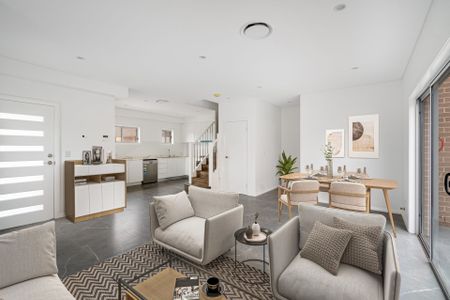 Near New House Sized Luxury Townhouse - Photo 2