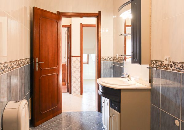 Floor of 2 bedroom villa, partially furnished and semi equipped in Requeixo!