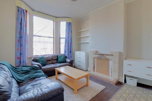 4 bedroom terraced house to rent - Photo 1