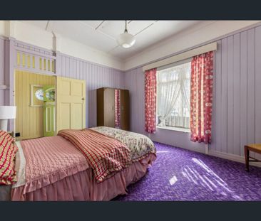 Charming Family Home in a Prime Annerley Location - Photo 6