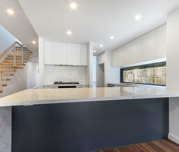 BRAND NEW - EASY LIVING, LOW MAINTENANCE & OFERING LUXURY & SOPHIST... - Photo 4