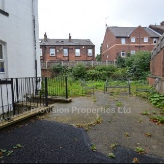 8 Bedroom Houses in Headingley - Photo 1