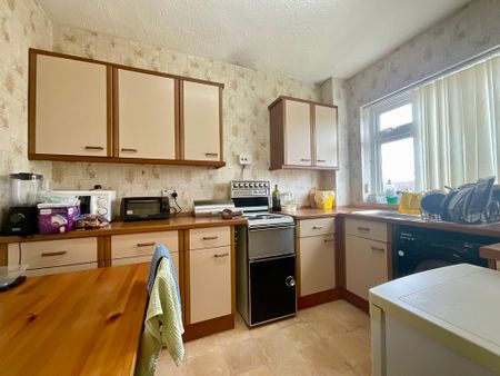 1 bedroom Apartment to let - Photo 5