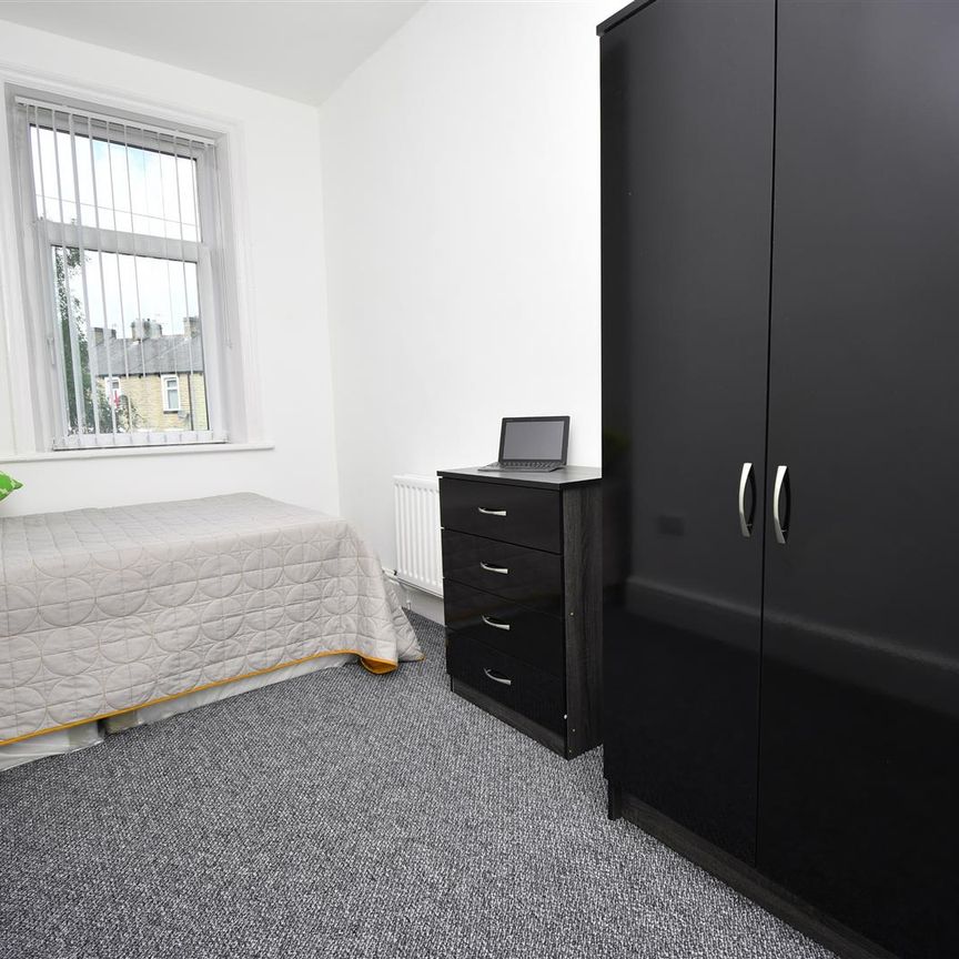 1 bed house share to rent in Coal Clough Lane, Burnley, BB11 - Photo 1