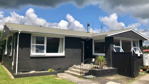 Family home in great location - Photo 1