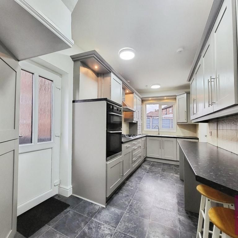 3 bedroom semi-detached house to rent - Photo 1