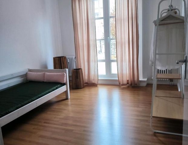 Helles Zimmer mit französischem Balkon 2 Wochen zu vermieten - Photo 1