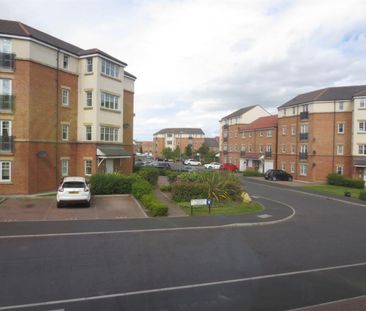 2 bedroom Flat To Let - Photo 3