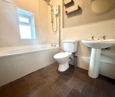 2 bedroom end of terrace house to rent - Photo 6