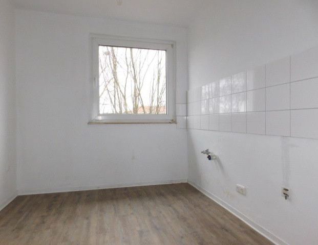 ***Renoviert und bezugsfertig... 2-Zimmerwohnung mit Balkon in zentraler Lage*** - Photo 1