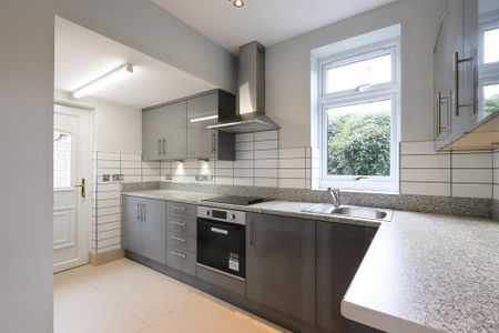 2 bedroom semi-detached house to rent - Photo 5