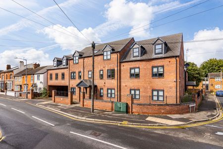 Flat 8, Lord Tennyson Apartments – 4 Bed - Photo 3