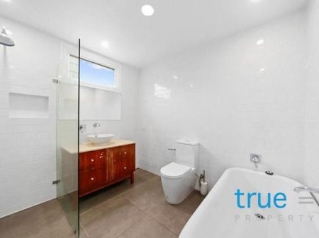 STUNNINGLY PRESENTED SPLIT LEVEL HOME IN IDEAL LOCATION - Photo 2